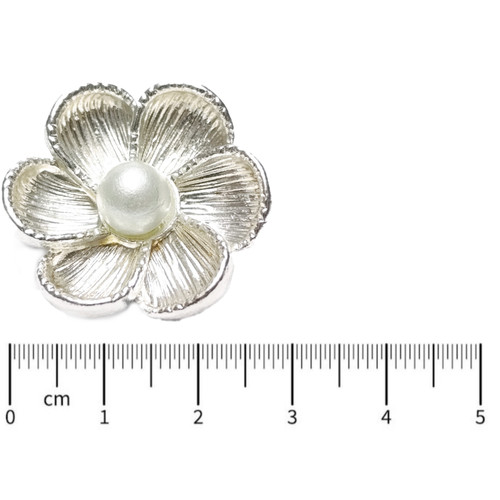 دکمه فلزی طرح گل مرواریدی نقره ای